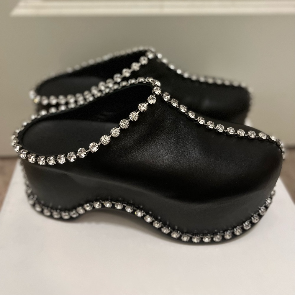 Area crystal trimmed platform clog